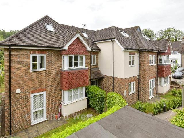 Flat for sale in Red Hill, Surrey