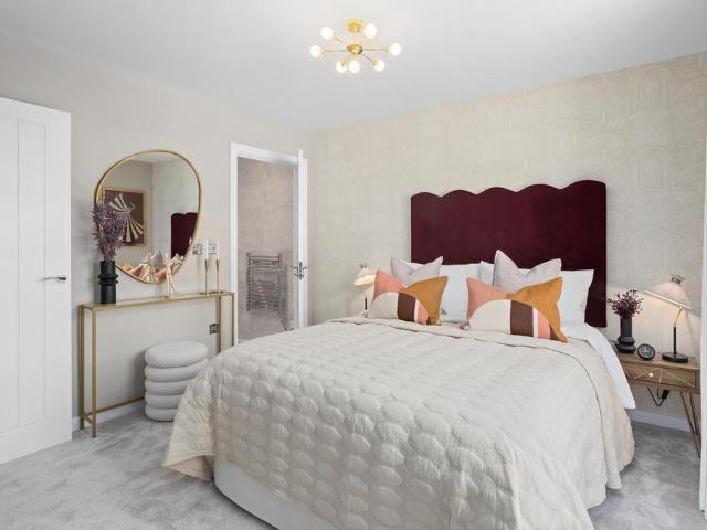 Flat for sale in Alton Barnes, Essex