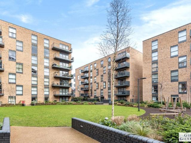 Flat for sale in Wealdstone, Greater London