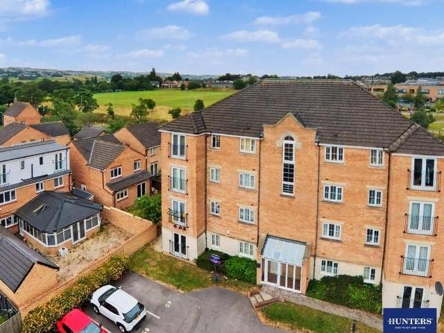 Flat for sale in Allerton, West Yorkshire