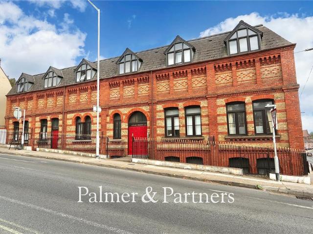 Flat for sale in Key Street, Suffolk
