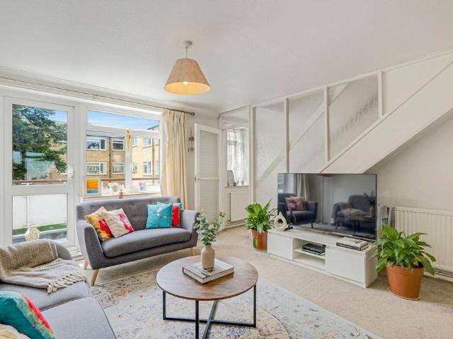 Flat for sale in Red Hill, Surrey