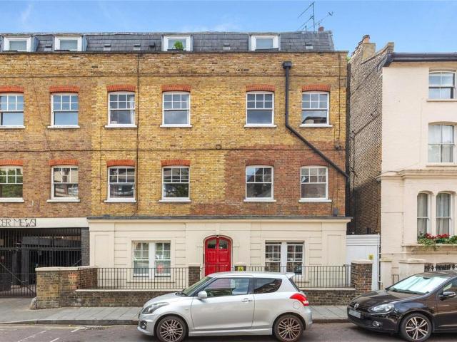 Flat for sale in Stockwell, Greater London