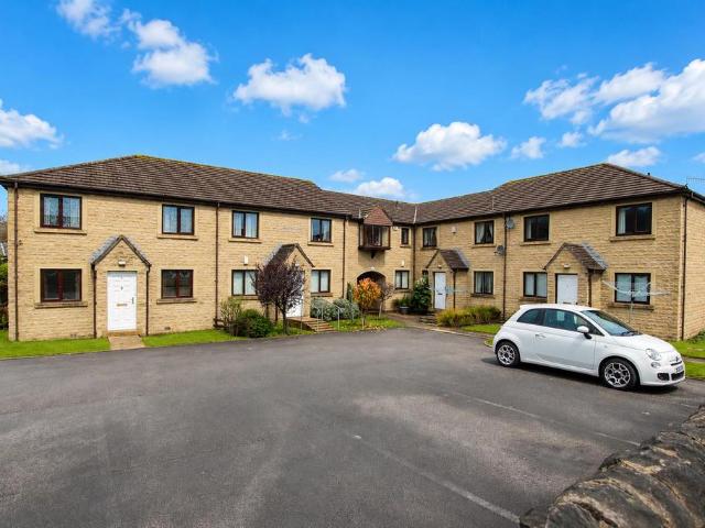 Flat for sale in West Yorkshire