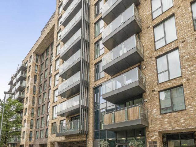 Flat for sale in Poplar Grove, Greater London