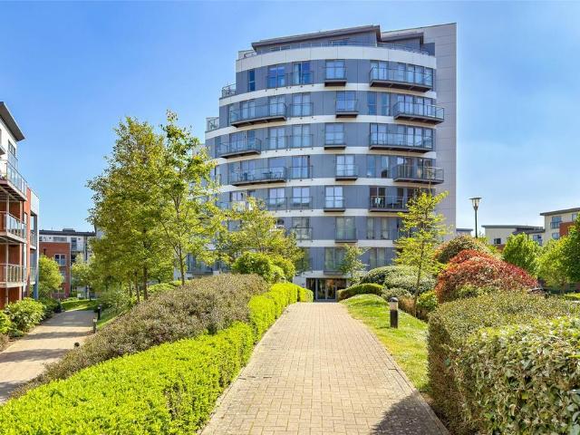 Flat for sale in St Albans, Five Acres