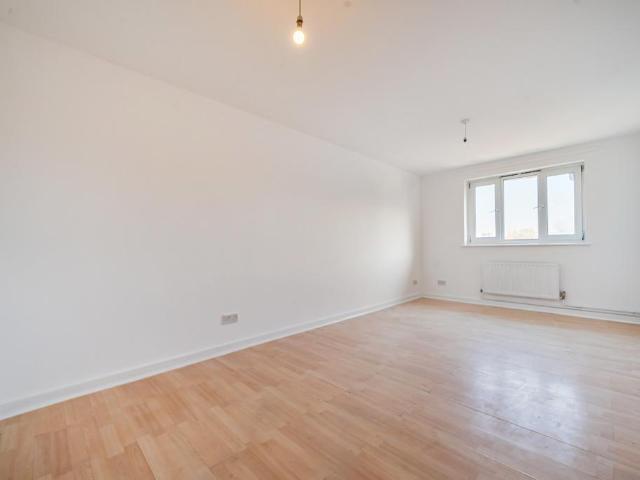 Flat for sale in London Borough of Lewisham, New Cross