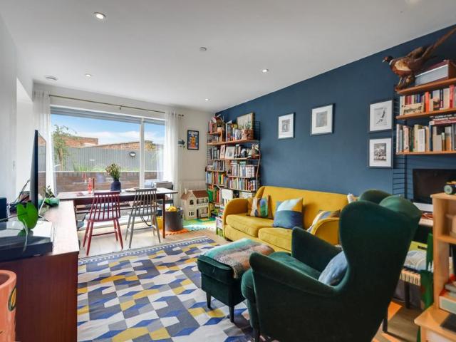 Flat for sale in Camberwell, Greater London