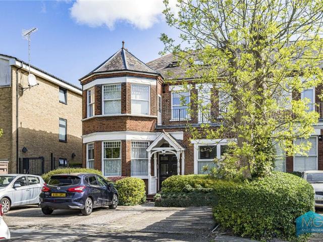 Flat for sale in Finchley, Greater London