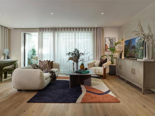 Flat for sale in London Borough of Ealing, Greater London