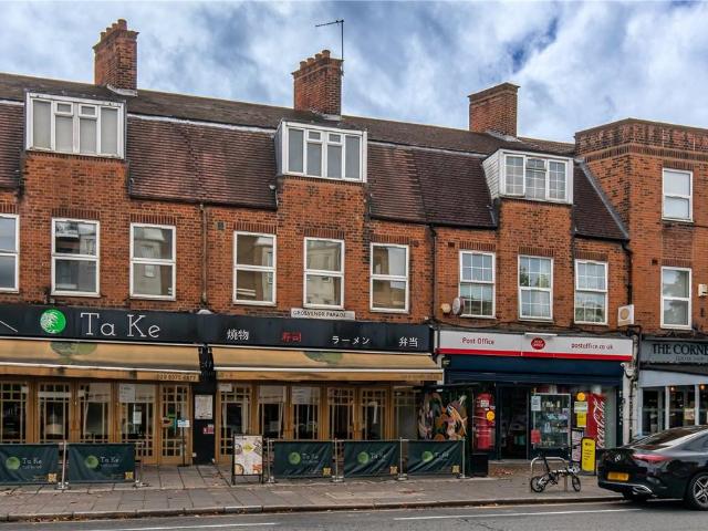 Flat for sale in London Borough of Ealing, Greater London