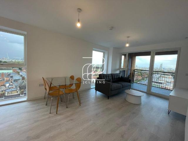Flat for sale in London Borough of Ealing, Greater London