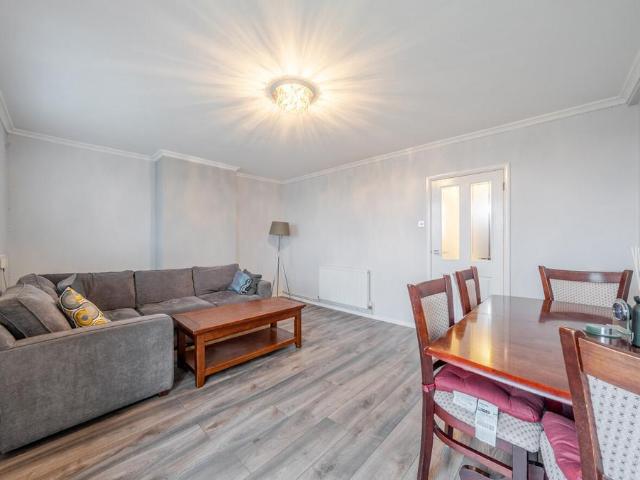 Flat for sale in London Borough of Merton, Mitcham