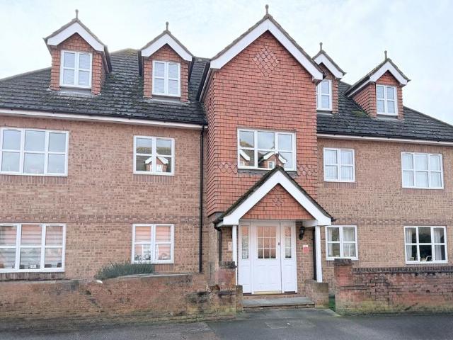 Flat for sale in Blackhills, Surrey