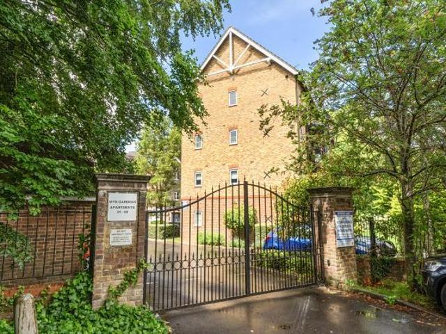 Flat for sale in Castlefield, Cressex