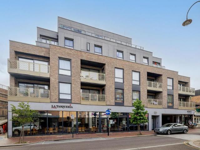 Flat for sale in London Borough of Croydon, Purley