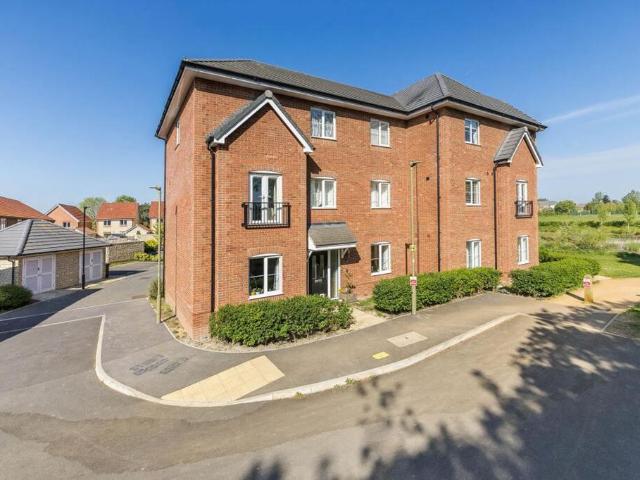 Flat for sale in Berrick Salome, Oxfordshire