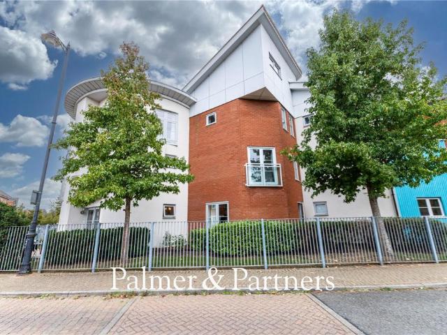 Flat for sale in Ravenswood, Ipswich