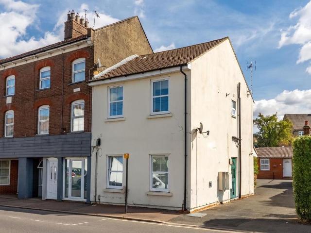 Flat for sale in Leighton-Linslade, Leighton Buzzard