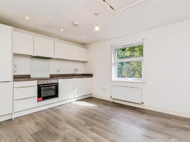 Flat for sale in Southborough, Sandown Park