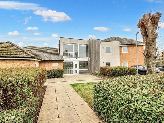 Flat for sale in Weston Common, City Of Southampton