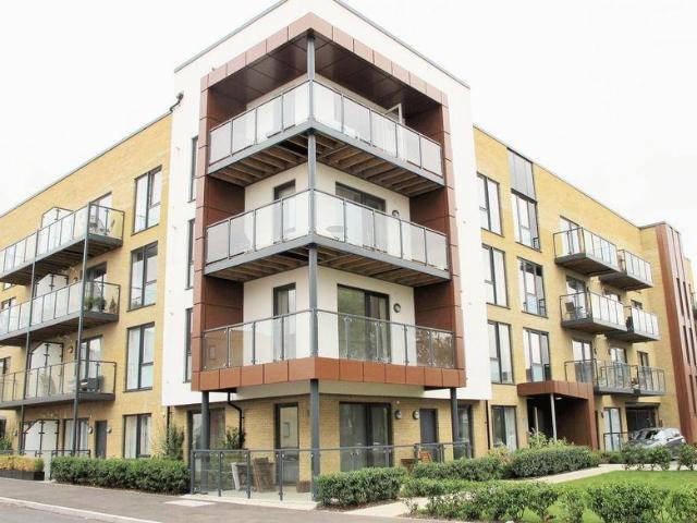 Flat for sale in Harold Wood, Greater London