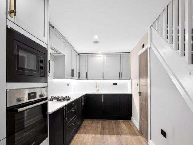 Flat for sale in London Borough of Croydon, Greater London