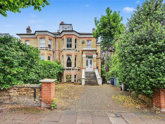 Flat for sale in Brondesbury, Greater London