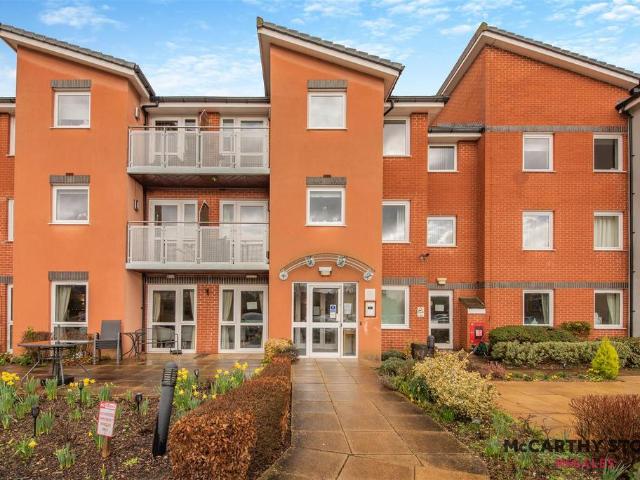Flat for sale in Enborne, West Berkshire