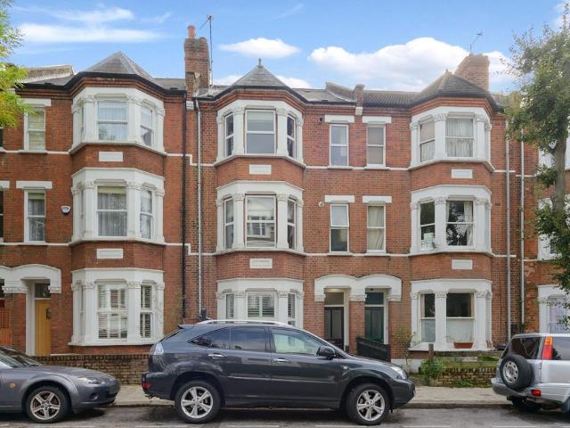 Flat for sale in Kilburn, Greater London