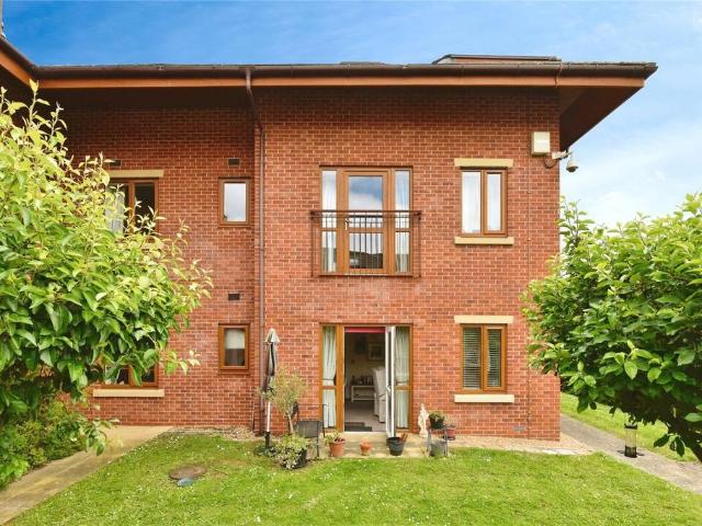 Flat for sale in Kingsbourne, Nantwich