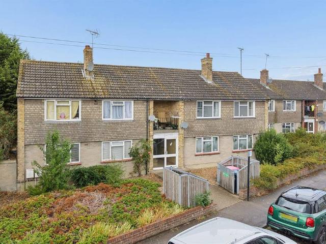Flat for sale in The Bridge, Kent