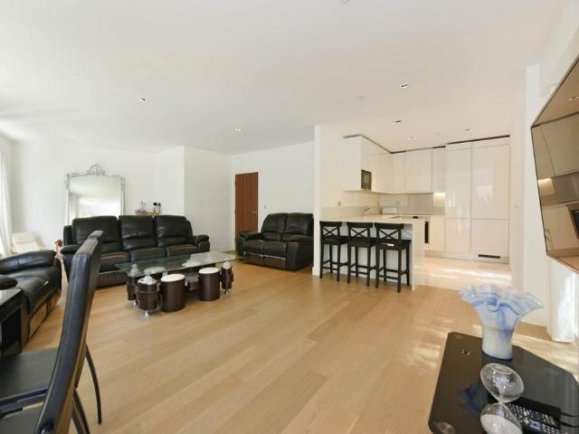 Flat for sale in London Borough of Ealing, Greater London