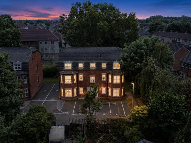 Flat for sale in Calderstones