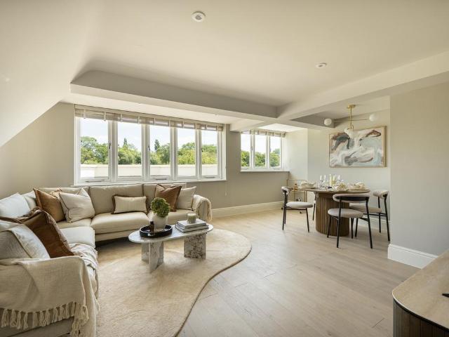 Flat for sale in London Borough of Hounslow, Greater London