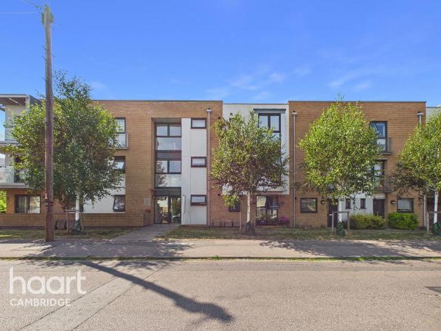 Flat for sale in Arbury, Cambridgeshire