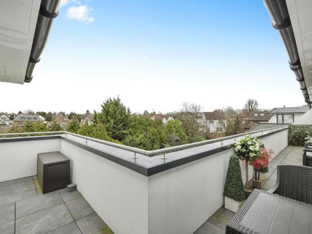 Flat for sale in Bushey, Hertsmere
