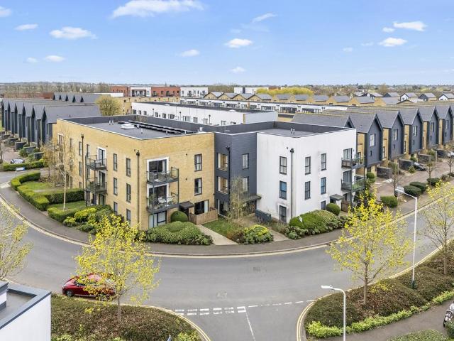 Flat for sale in Harold Wood, Greater London