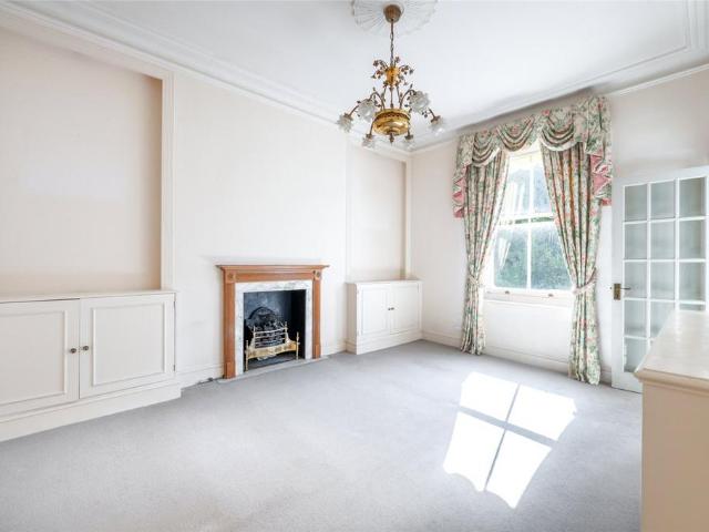 Flat for sale in Maida Vale, Greater London