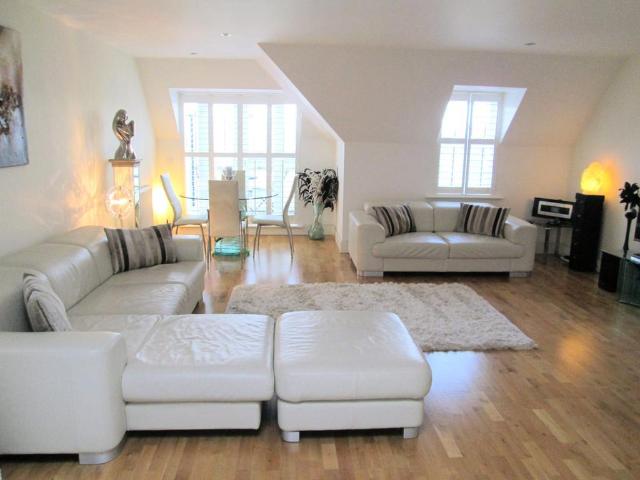 Flat for sale in Longlands, Greater London
