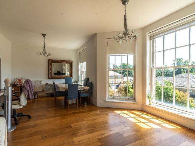 Flat for sale in Friern Barnet, Greater London
