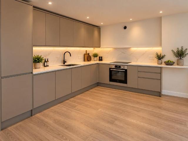 Flat for sale in Saltash, Cornwall