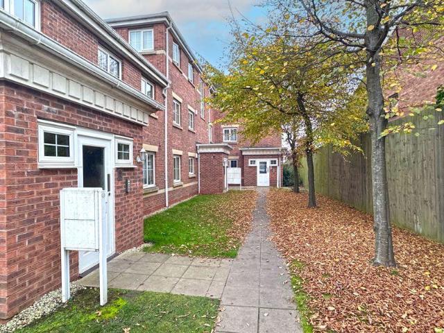 Flat for sale in Tipton, Horseley Heath