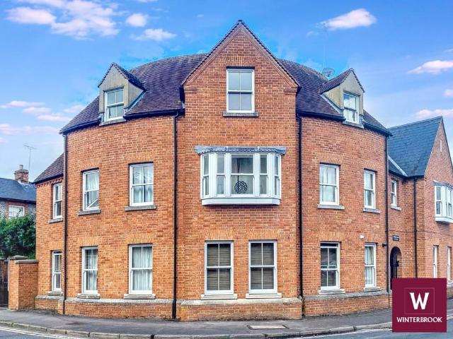 Flat for sale in Berrick Salome, Oxfordshire
