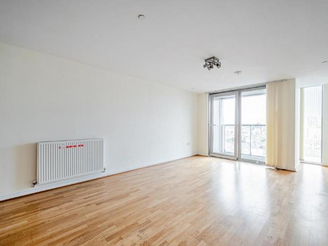 Flat for sale in Greenwich Town Centre, Greater London