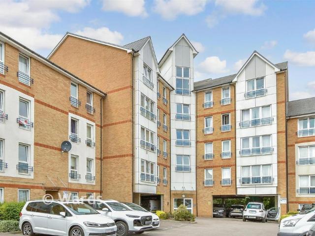 Flat for sale in Gravesend Town Centre, Gravesham