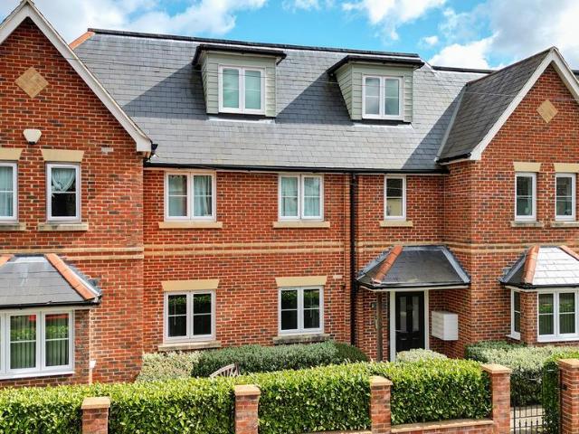 Flat for sale in Farnborough, Hampshire
