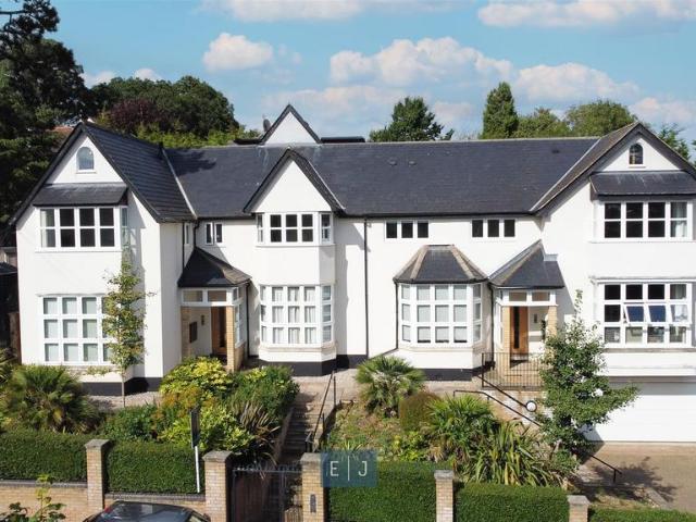 Flat for sale in Epping, Essex