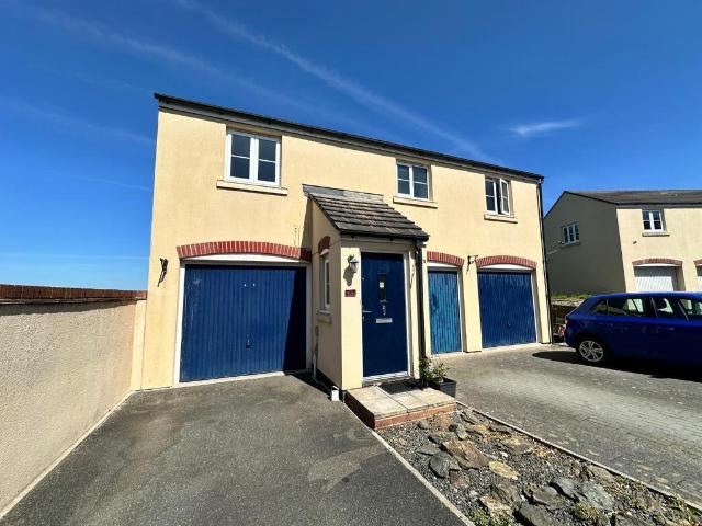 Flat for sale in Launceston, Cornwall