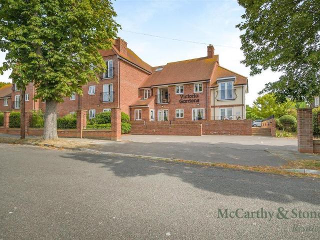 Flat for sale in Frinton and Walton, Dale Hill